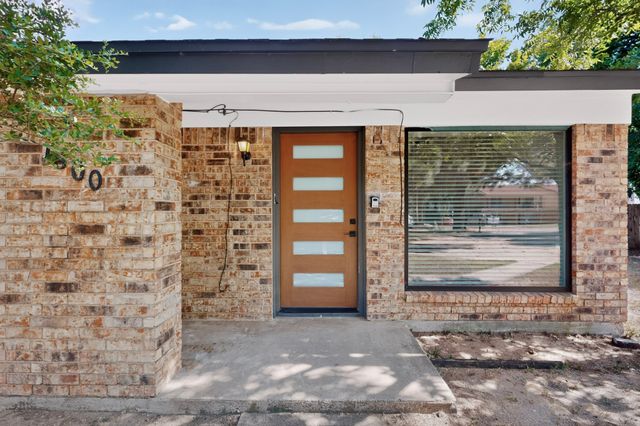 1800 Harry Court B, Arlington, TX 76012