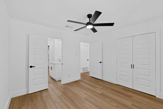 1800 Harry Court B, Arlington, TX 76012