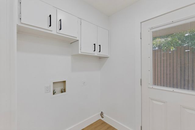1800 Harry Court B, Arlington, TX 76012