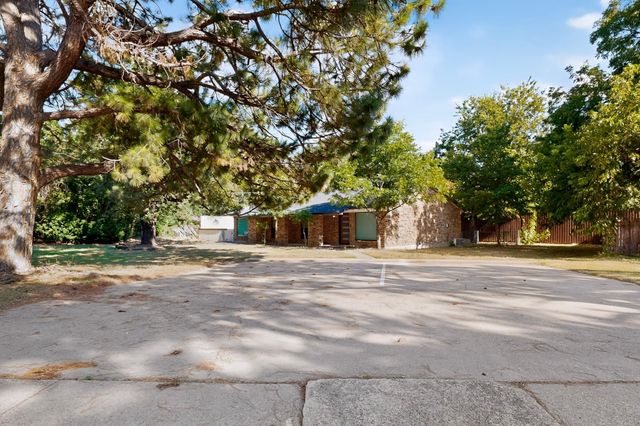 1800 Harry Court B, Arlington, TX 76012