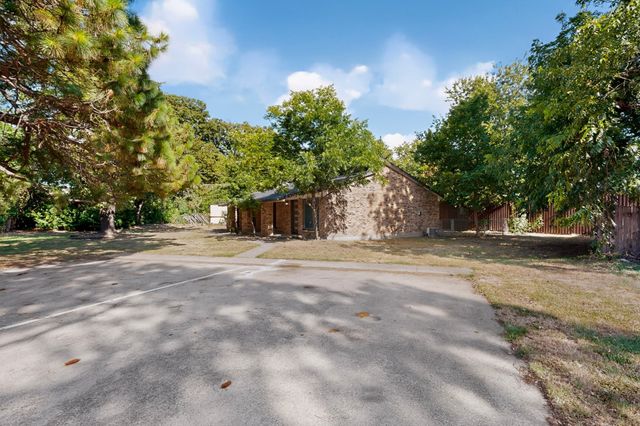 1800 Harry Court B, Arlington, TX 76012