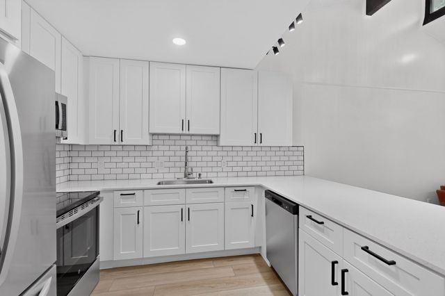 1800 Harry Court B, Arlington, TX 76012