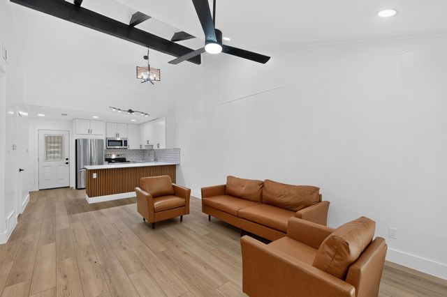 1800 Harry Court B, Arlington, TX 76012