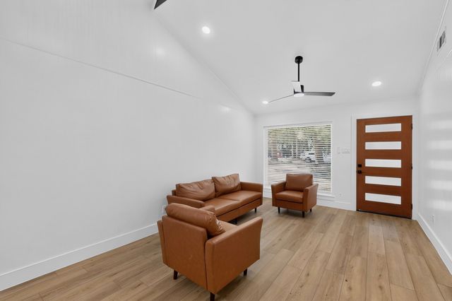 1800 Harry Court B, Arlington, TX 76012