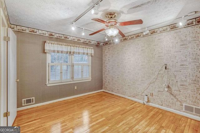 2032 Lake Lucerne Drive SW, Lilburn, GA 30047