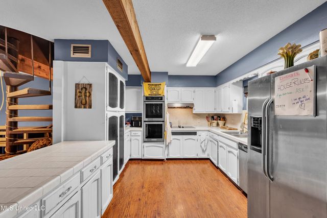 3407 Parliament Drive, Ocean Springs, MS 39564