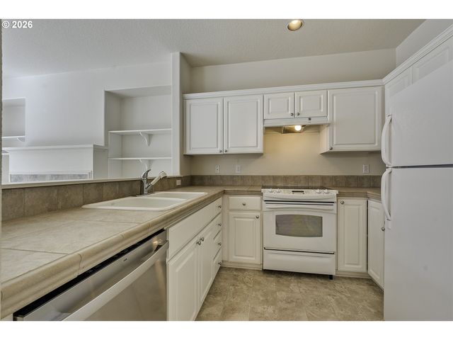 17212 Sw PLEASANTON Ln, Beaverton, OR 97003