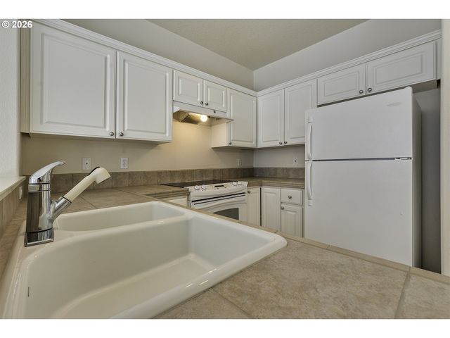 17212 Sw PLEASANTON Ln, Beaverton, OR 97003