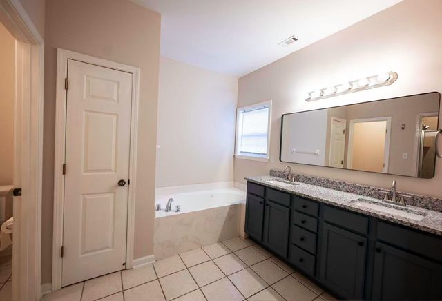 9374 LAUREL HILL DR, Lakeland, TN 38002