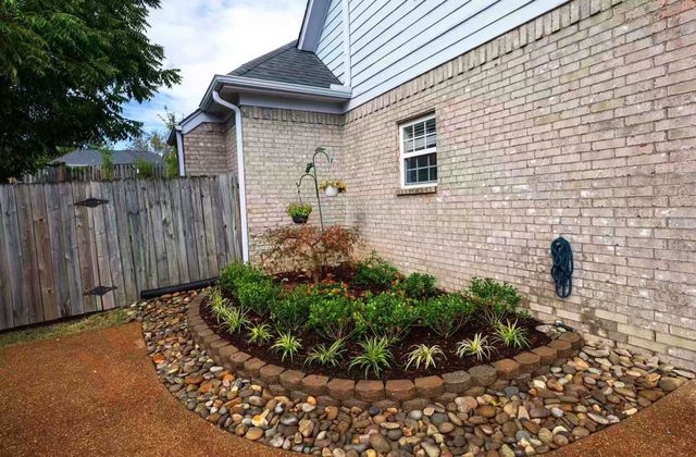 9374 LAUREL HILL DR, Lakeland, TN 38002