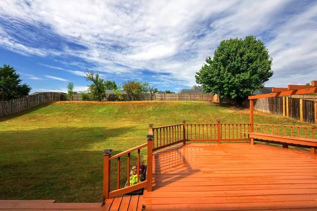9374 LAUREL HILL DR, Lakeland, TN 38002