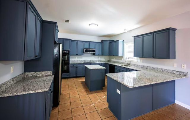 9374 LAUREL HILL DR, Lakeland, TN 38002