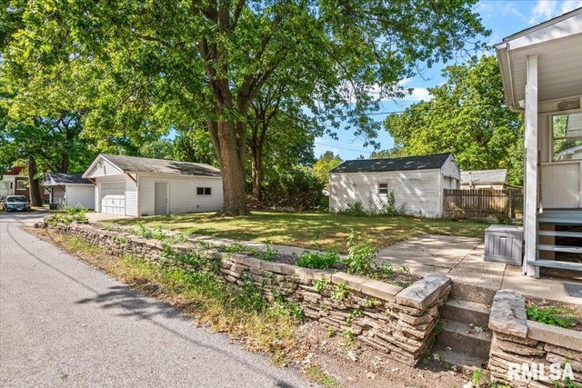 2225 S 6TH Street, Springfield, IL 62703