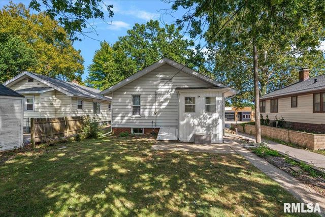 2225 S 6TH Street, Springfield, IL 62703