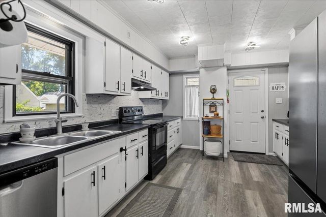 2225 S 6TH Street, Springfield, IL 62703