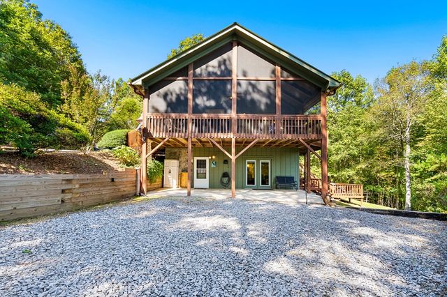 138 Oakwood Trail, Mineral Bluff, GA 30559