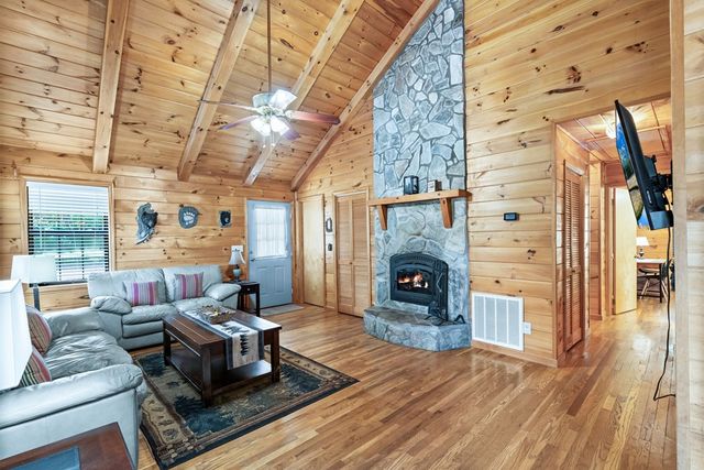 138 Oakwood Trail, Mineral Bluff, GA 30559