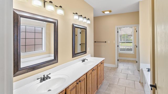 273 Brentwood Dr, Houma, LA 70360