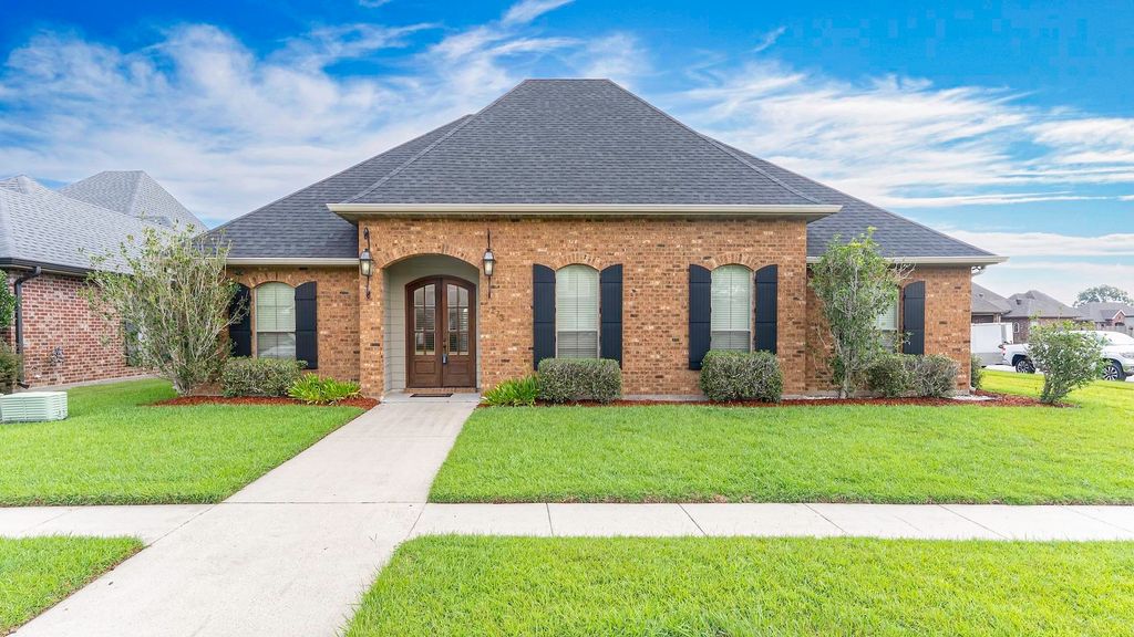 273 Brentwood Dr, Houma, LA 70360