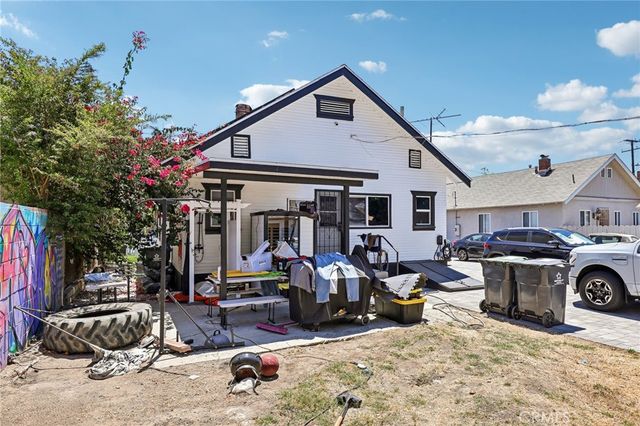 1127 W 5th, Santa Ana, CA 92703