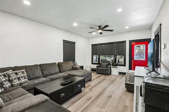 1127 W 5th, Santa Ana, CA 92703