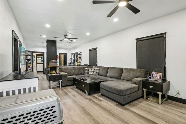 1127 W 5th, Santa Ana, CA 92703