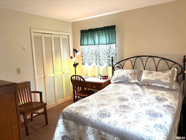 2138 W LAWRENCE Avenue, Springfield, IL 62704