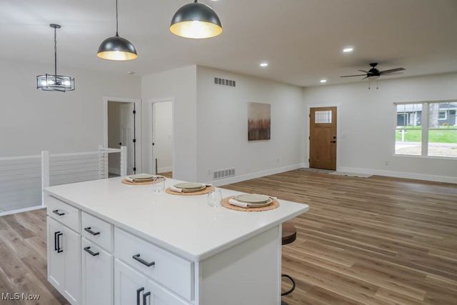 13025 Sunset Circle NW, Uniontown, OH 44685