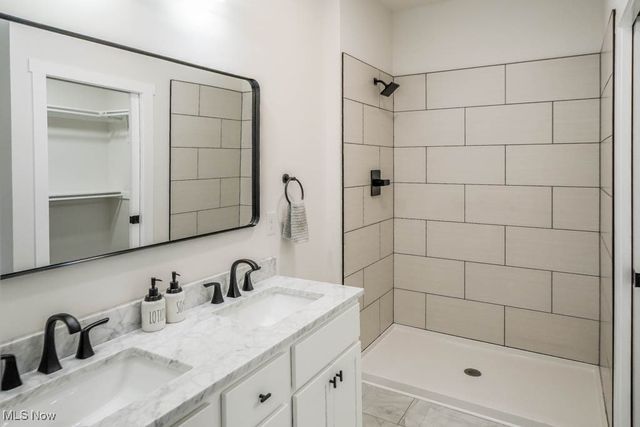 13025 Sunset Circle NW, Uniontown, OH 44685