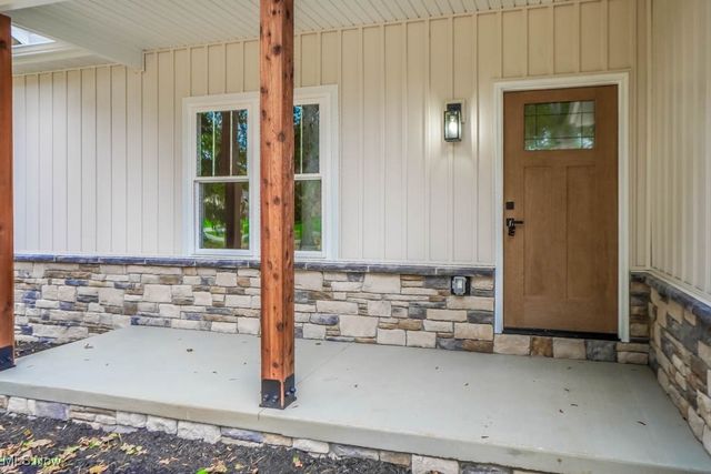 13025 Sunset Circle NW, Uniontown, OH 44685