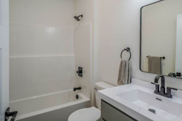 13025 Sunset Circle NW, Uniontown, OH 44685