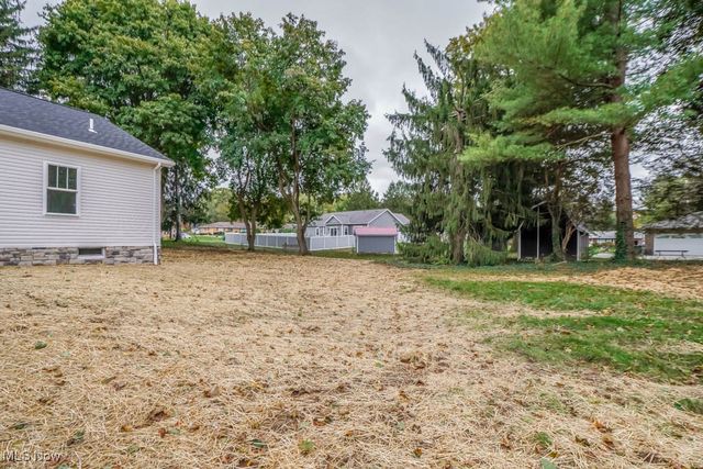 13025 Sunset Circle NW, Uniontown, OH 44685