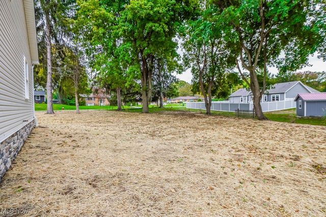 13025 Sunset Circle NW, Uniontown, OH 44685