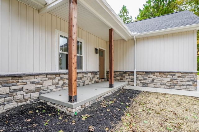 13025 Sunset Circle NW, Uniontown, OH 44685