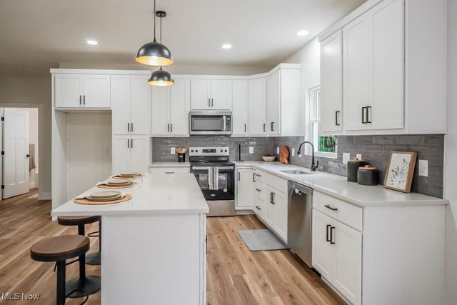 13025 Sunset Circle NW, Uniontown, OH 44685