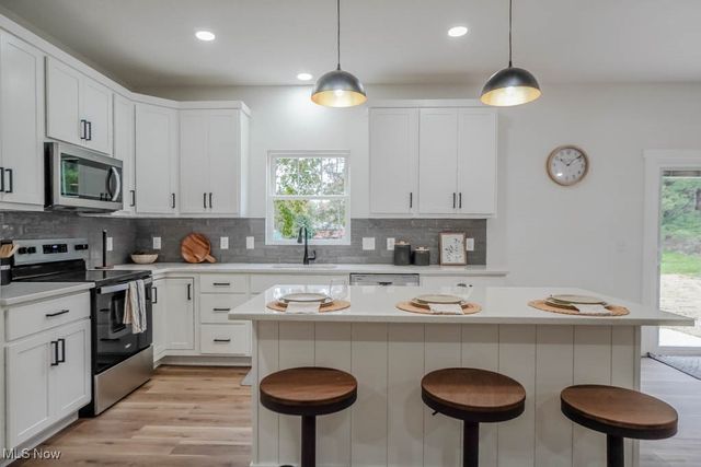 13025 Sunset Circle NW, Uniontown, OH 44685