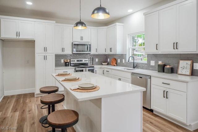 13025 Sunset Circle NW, Uniontown, OH 44685