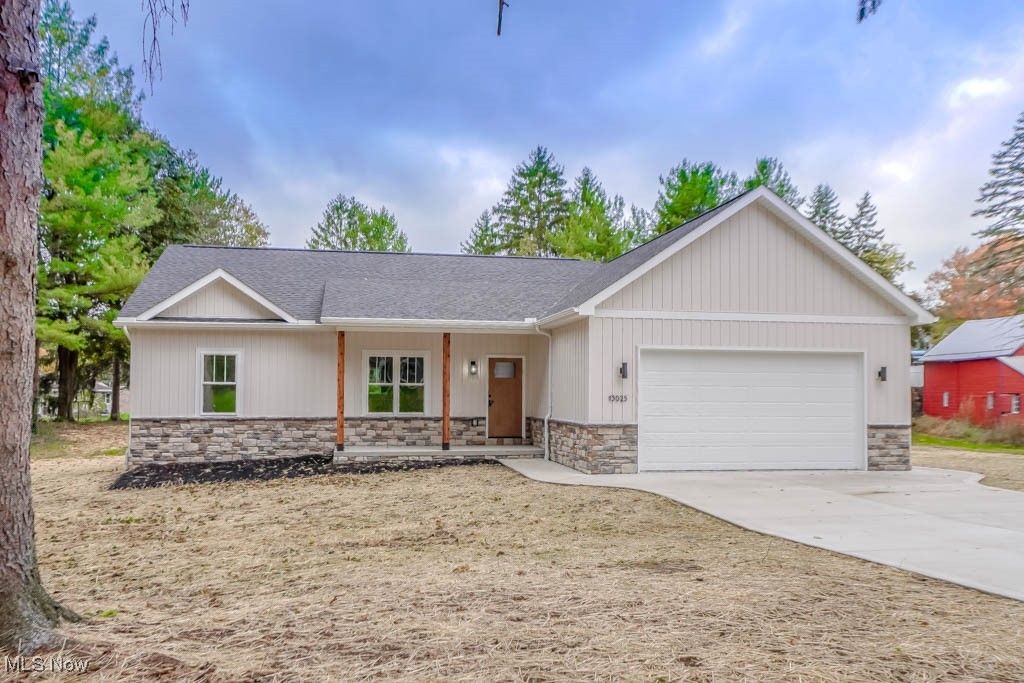 13025 Sunset Circle NW, Uniontown, OH 44685