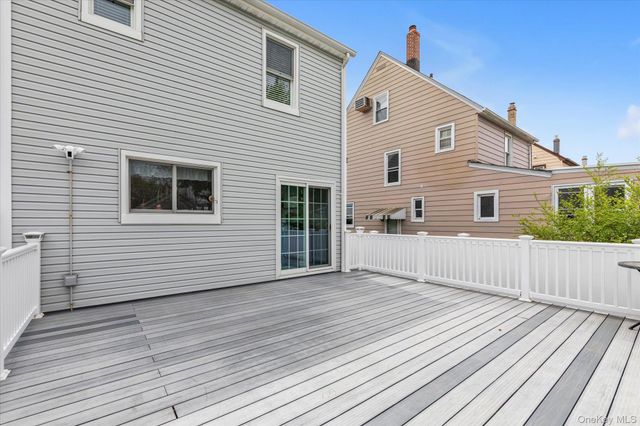 65 Liggett Road, Valley Stream, NY 11581