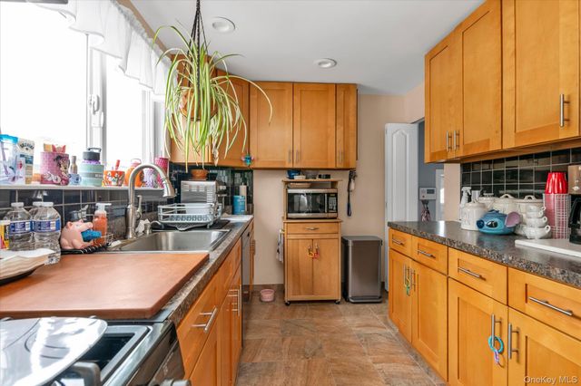 65 Liggett Road, Valley Stream, NY 11581