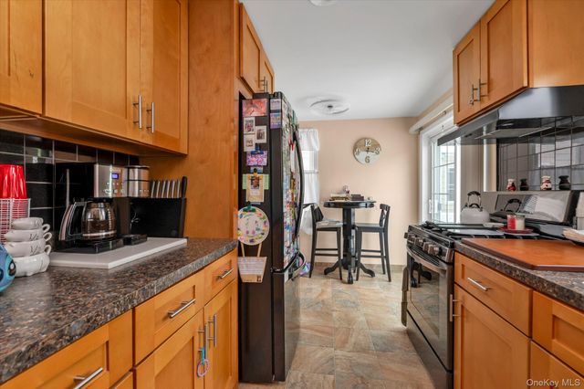 65 Liggett Road, Valley Stream, NY 11581