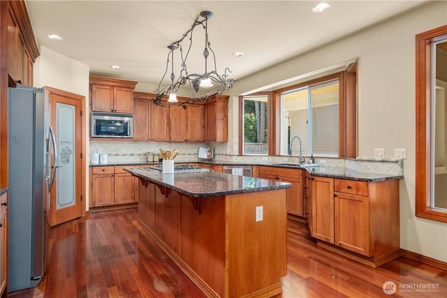 17921 64th Street E, Lake Tapps, WA 98391
