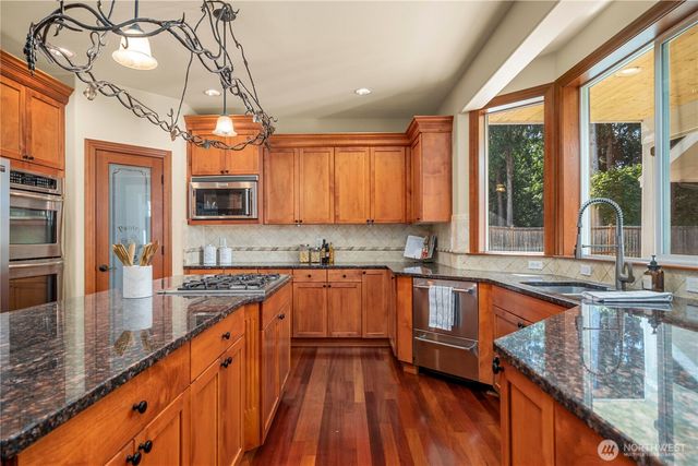 17921 64th Street E, Lake Tapps, WA 98391