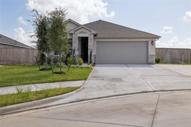 8206 Blackwell Cove Drive, Baytown, TX 77523