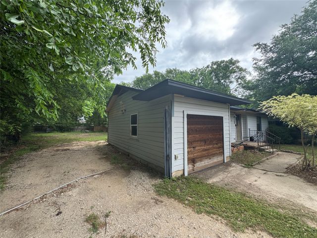 111 Gordon Drive, Terrell, TX 75160