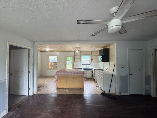 111 Gordon Drive, Terrell, TX 75160