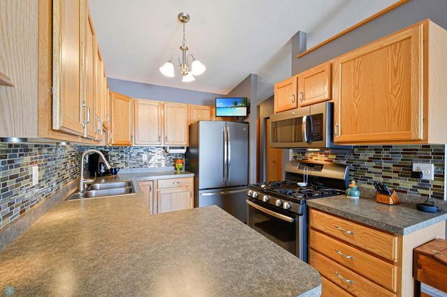 1168 43rd Avenue W, West Fargo, ND 58078