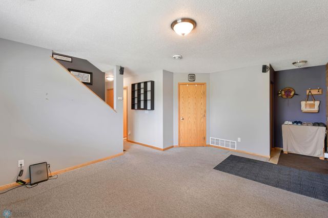 1168 43rd Avenue W, West Fargo, ND 58078