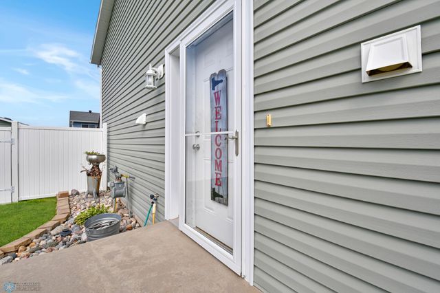 1168 43rd Avenue W, West Fargo, ND 58078