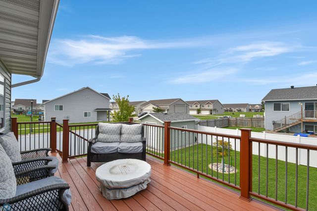 1168 43rd Avenue W, West Fargo, ND 58078